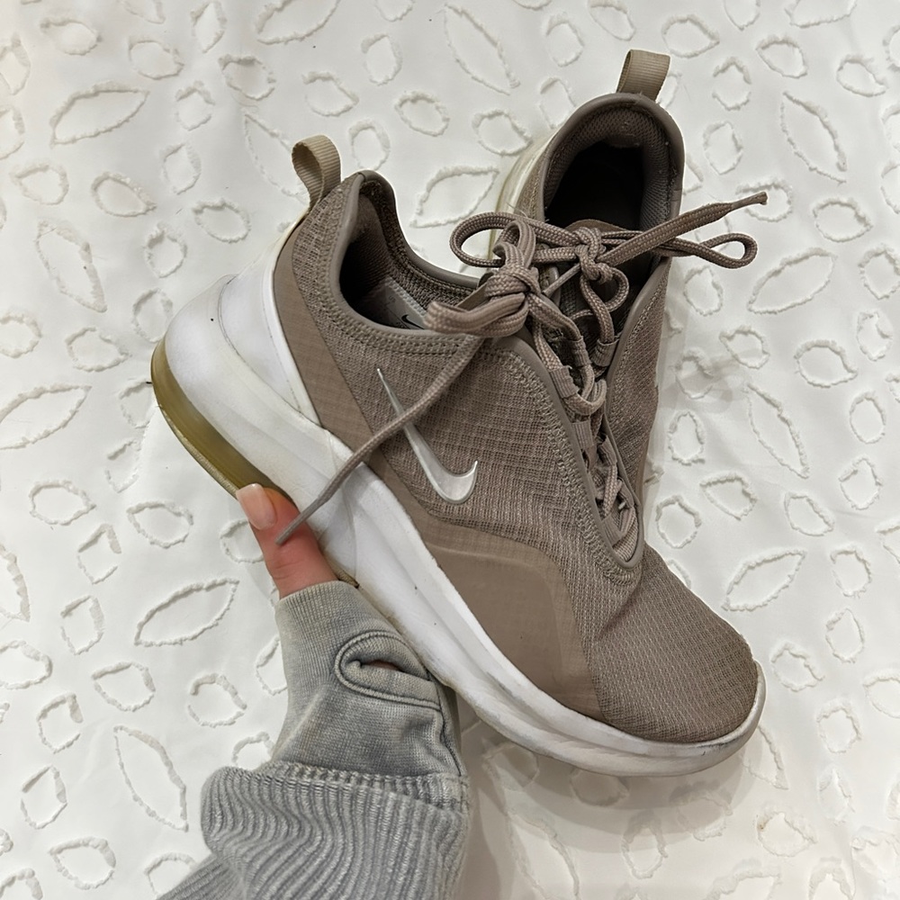 Nike Women's Shoes Nike Air Max Motion 2
